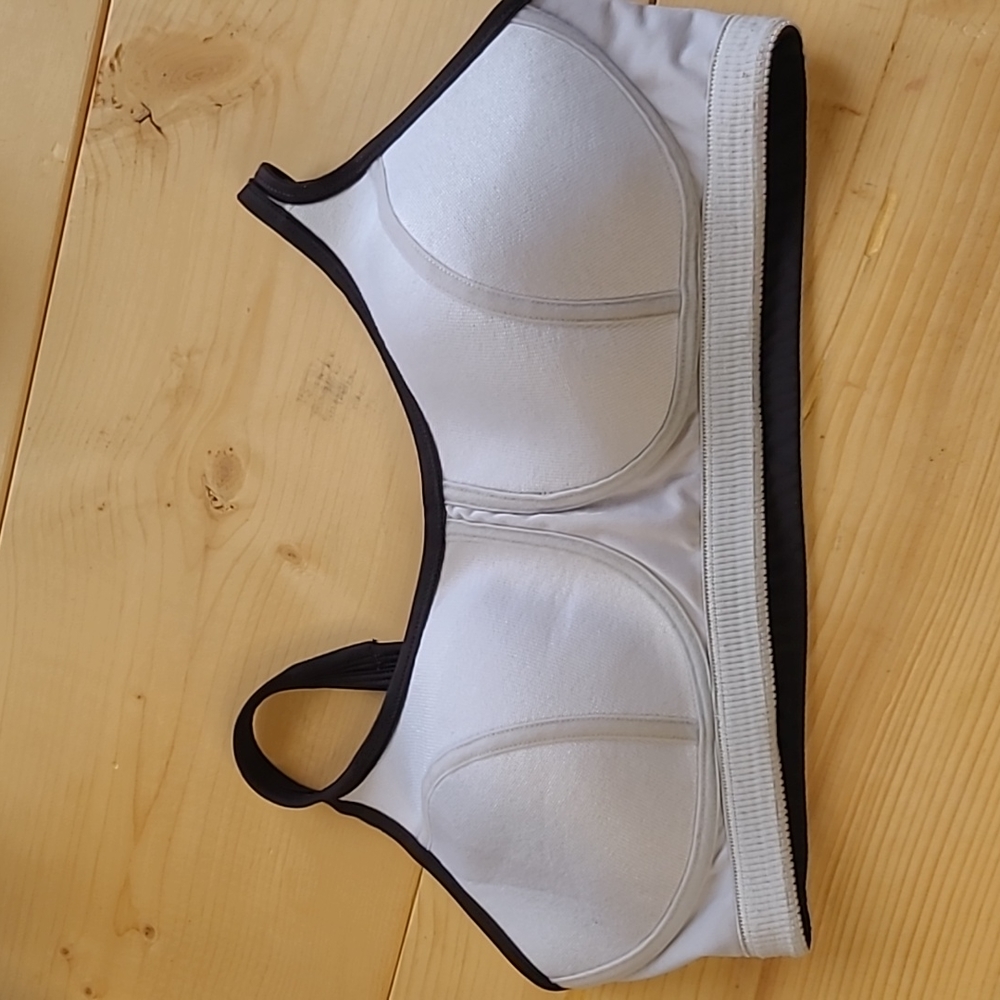 38C champions MEDIUM support bra - Picture 3 of 5